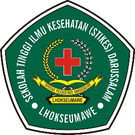 Lambang STIKes Darussalam Lhokseumawe berbentuk persegi lima dengan palang merah di tengah, dikelilingi padi dan kapas, buku, pita emas, serta rencong.